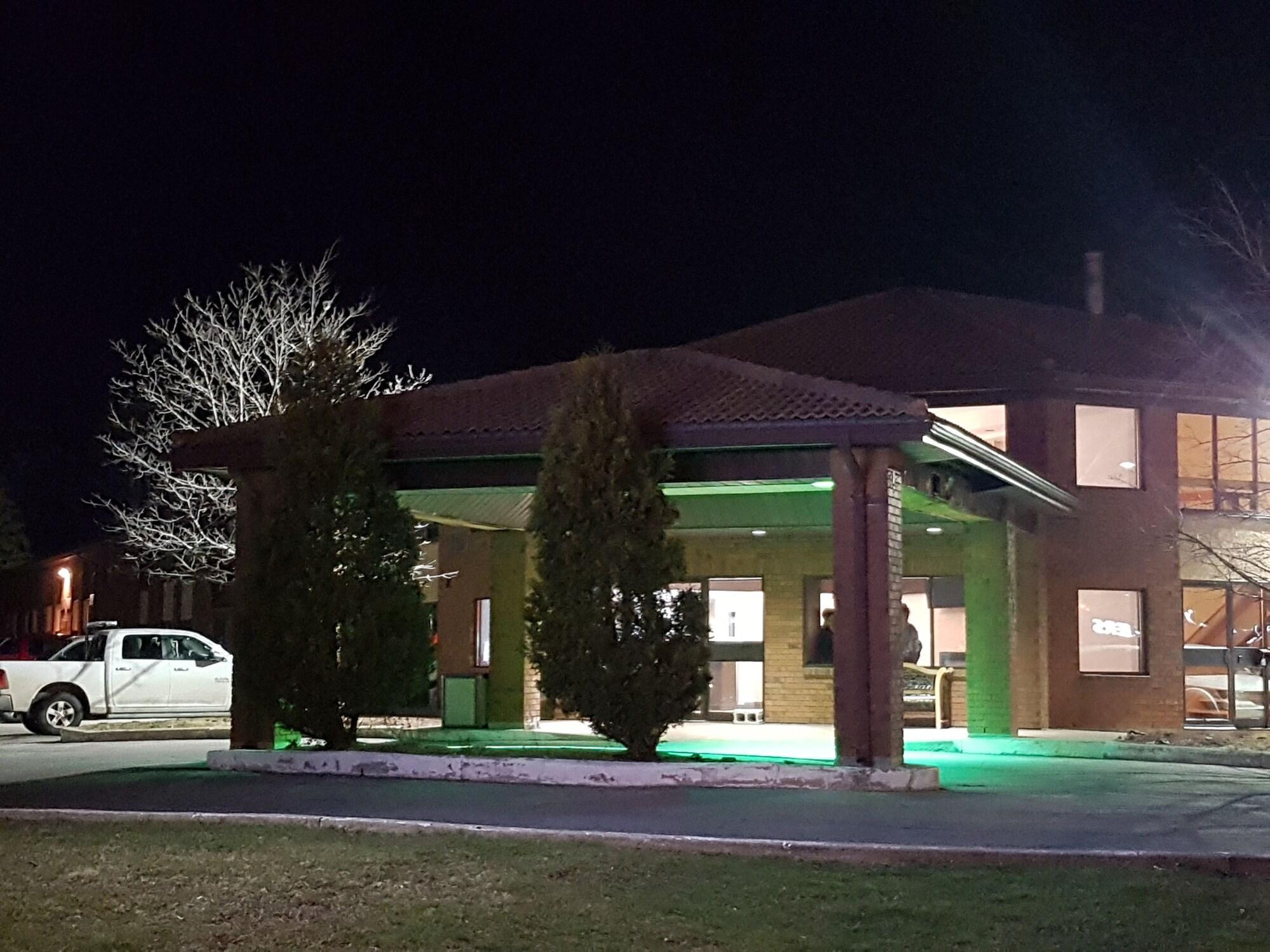 Travelodge By Wyndham Welland Esterno foto