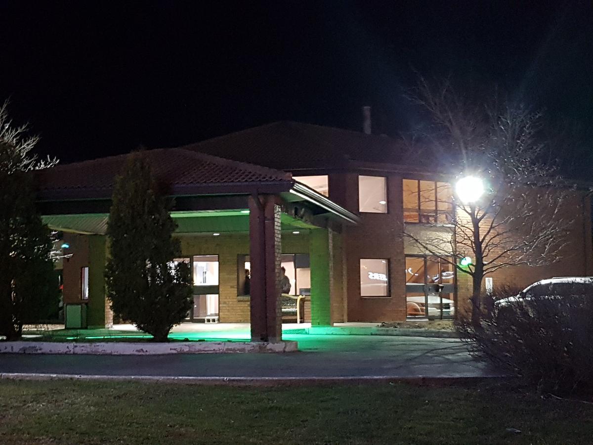 Travelodge By Wyndham Welland Esterno foto